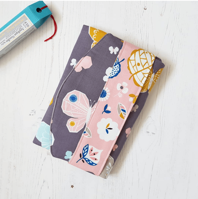 Fold-up sewing folio