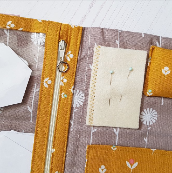 Fold-up sewing folio