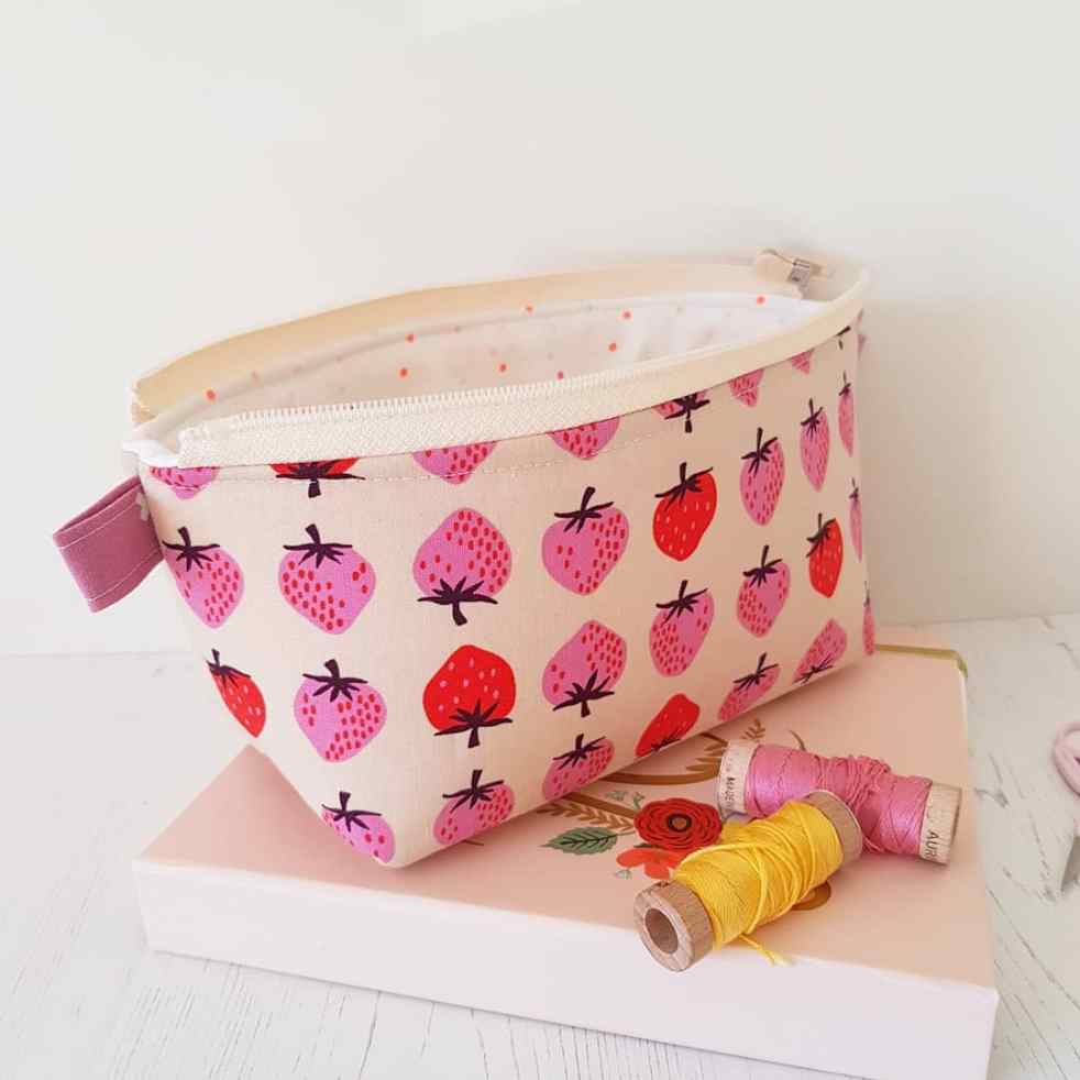 Zippered basket pouch