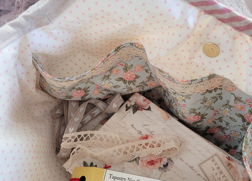 Rose and Violet Garden Clamshell Granny Bag